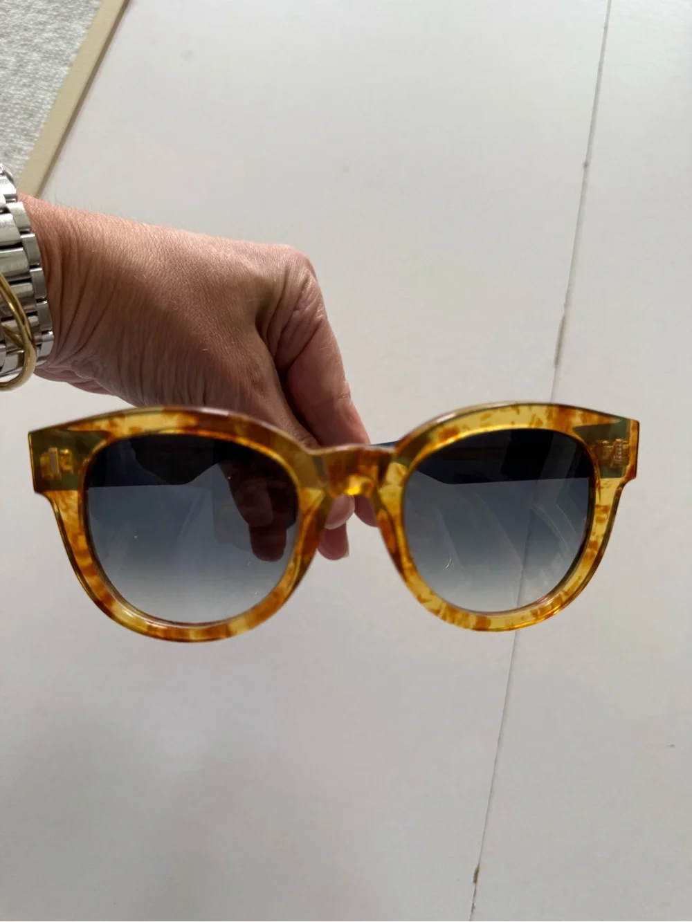 Fendi Tortoiseshell Round Sunglasses with Amber Frame and Gradient Lenses